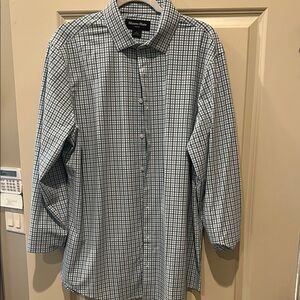Men's mizzen and main large leeward button up. Green and light blue